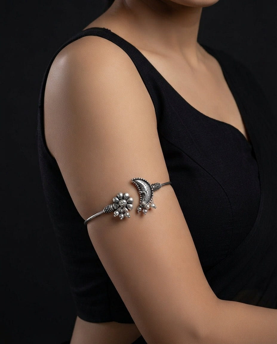 Kaali Phool Armlet